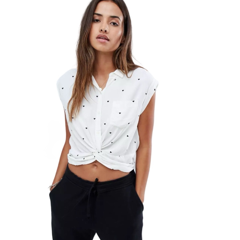 Abercrombie & Fitch short sleeve shirt with knot front in ditsy heart print